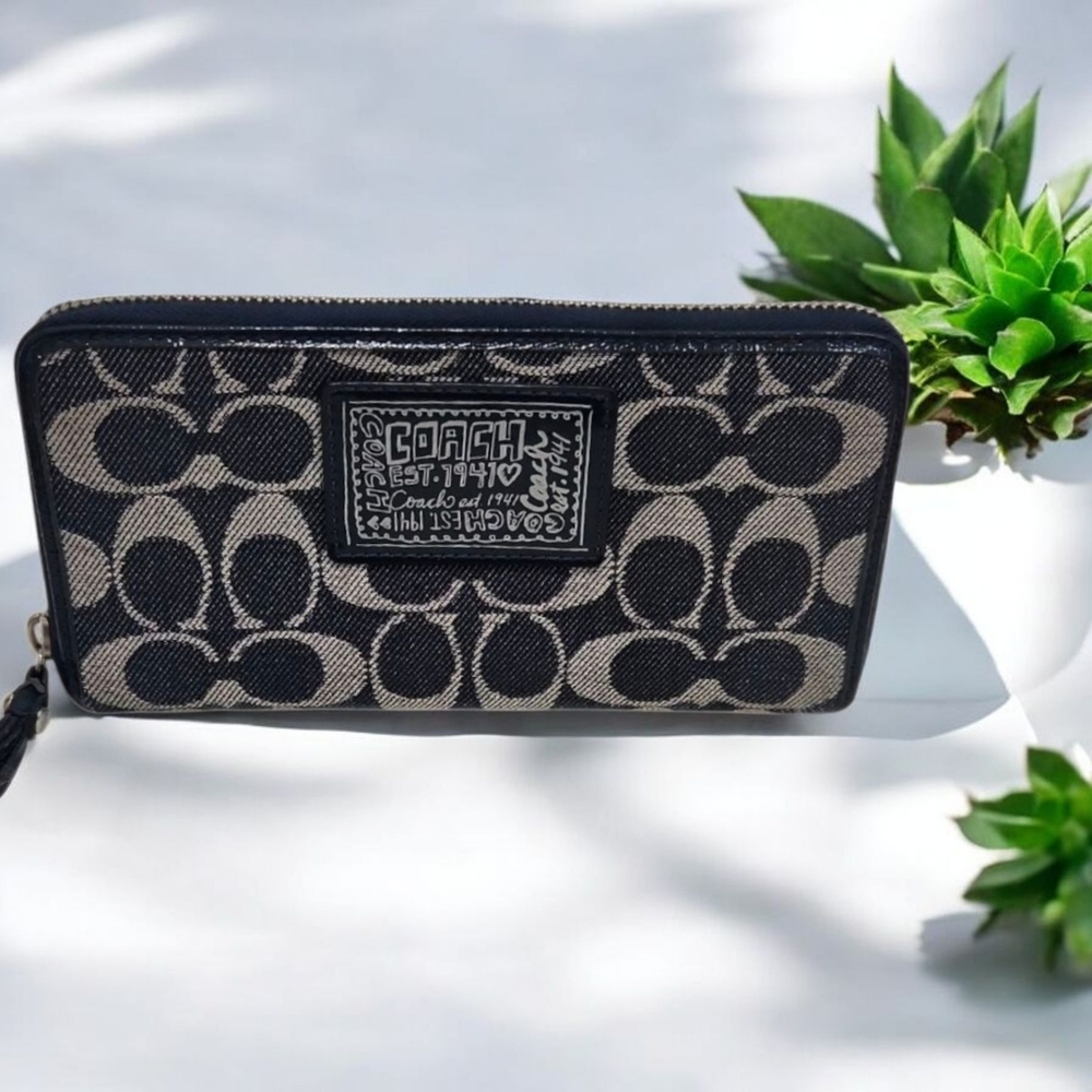 💙▪️Coach▪️ Poppy Zip Around Wallet in signature Navy Blue  Design